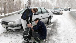جاده های استان زنجان لغزنده است/تردد در برخی محورها فقط با زنجیر چرخ همراه است