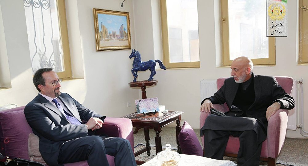 گفتگوی حامد کرزی با سفیر آمریکا درباره نشست مسکو