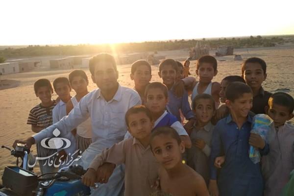 وقتی شوق خدمت به هم&zwnj;نوع در دل سرباز معلم سیستانی موج می&zwnj;زند+ تصاویر