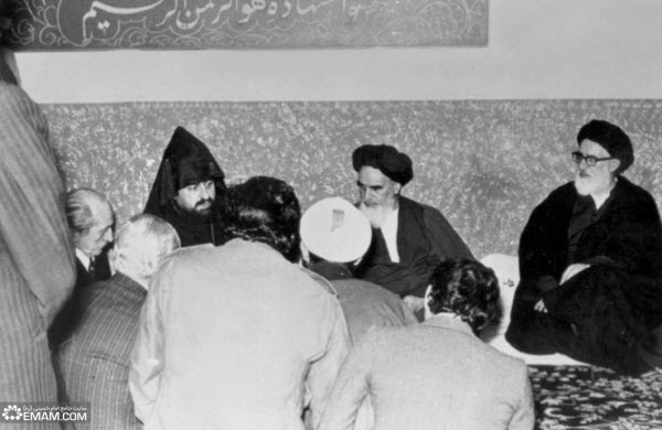 تصاویری از دیدارهای مردمی با امام خمینی(ره) پس از بازگشت به وطن+عکس