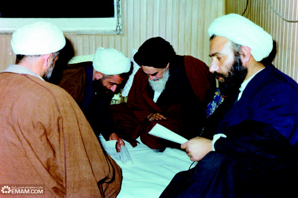 تصاویری از دیدارهای مردمی با امام خمینی(ره) پس از بازگشت به وطن+عکس