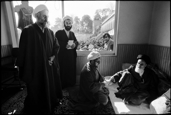 تصاویری از دیدارهای مردمی با امام خمینی(ره) پس از بازگشت به وطن+عکس