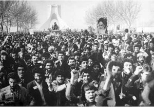 همیاری دیدنی مردم تهران برای نظافت خیابان&zwnj;ها ۴۰ روز پس از پیروزی انقلاب + فیلم