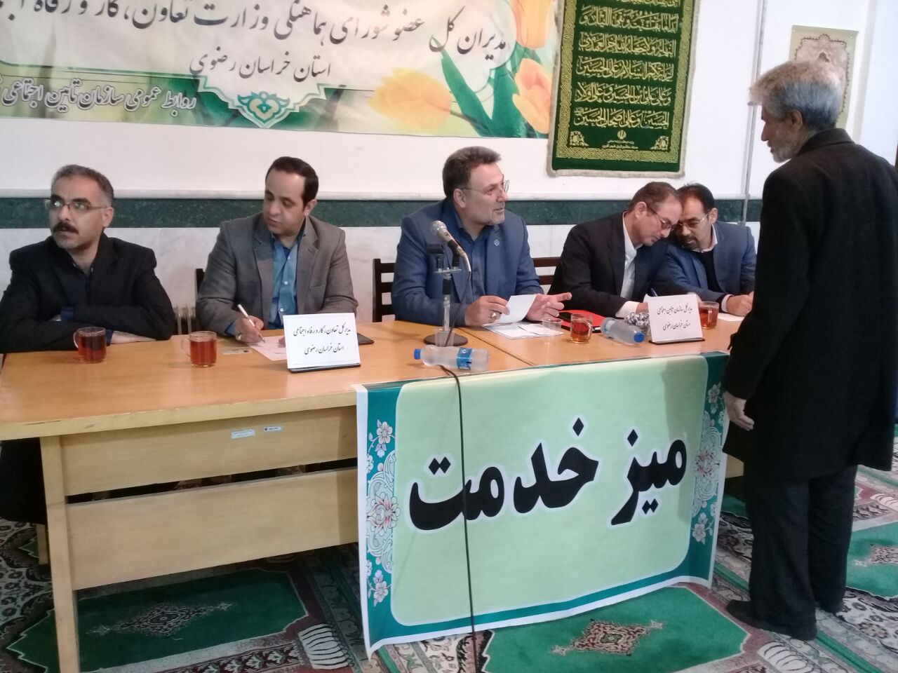 کارگزاران خود را در معرض مطالبات مردم قرار دهند