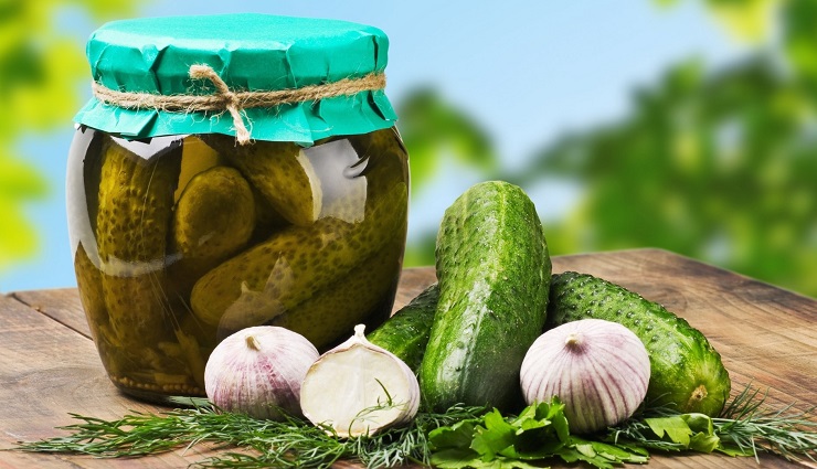 قیمت خیار شور شیشه&zwnj;ای در بازار