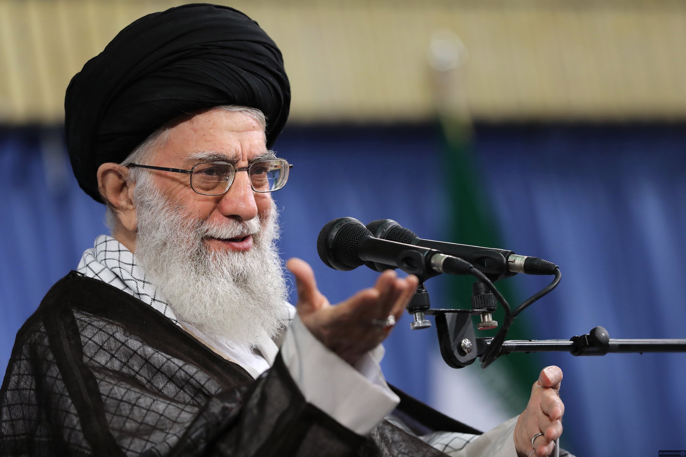 رهبر انقلاب: ای زن مسلمان! امروز هم انقلاب محتاج توست.