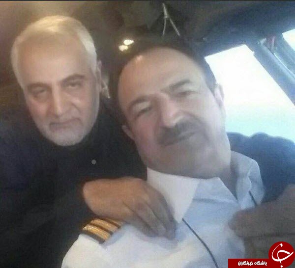 تصوير سرلشكر قاسم سليماني در كنار امير خلبان شهيد غفور قجاوند در كابين بوئينگ٧٠٧ تصوير سرلشكر قاسم سليماني در كنار امير خلبان شهيد غفور قجاوند در كابين بوئينگ٧٠٧