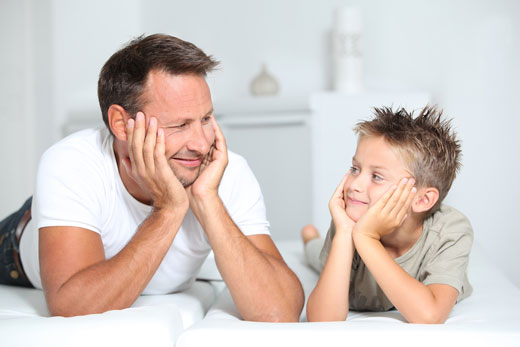 والدین باید برای کودکان خود حق انتخاب بگذارند/ فلسفه تربیت را یاد بگیرید