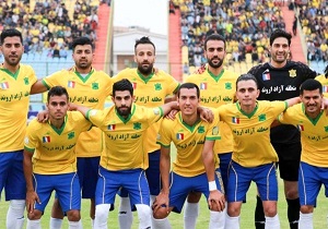 تساوی دیدار دو تیم صنعت نفت و سپاهان اصفهان در نیمه نخست