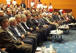 بگذاریم جوانان جواب دشمنان را در شبکه‌های اجتماعی بدهند