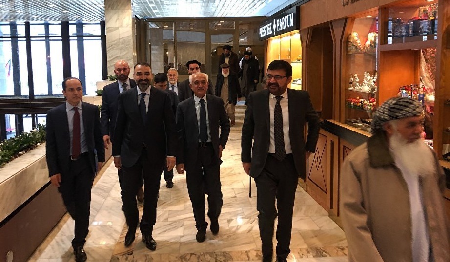 گزارش تصویری: مواجهه گرم رهبران سیاسی افغانستان و نمایندگان طالبان