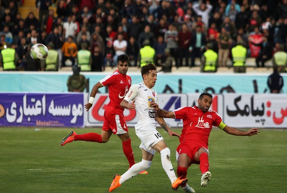 پرسپولیس - پدیده؛ نبرد برای صدر جدول