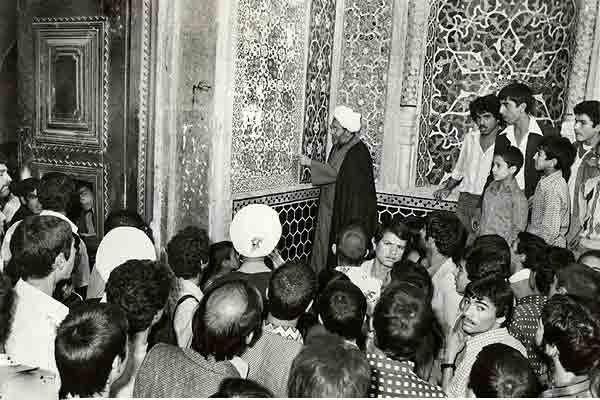 شنیدم آیت الله خامنه ای تبعید شد راهی ایرانشهر شدم