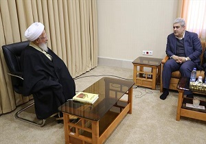 بدترین خطر پشت‌میزنشینی برای حوزویان و دانشگاهیان است