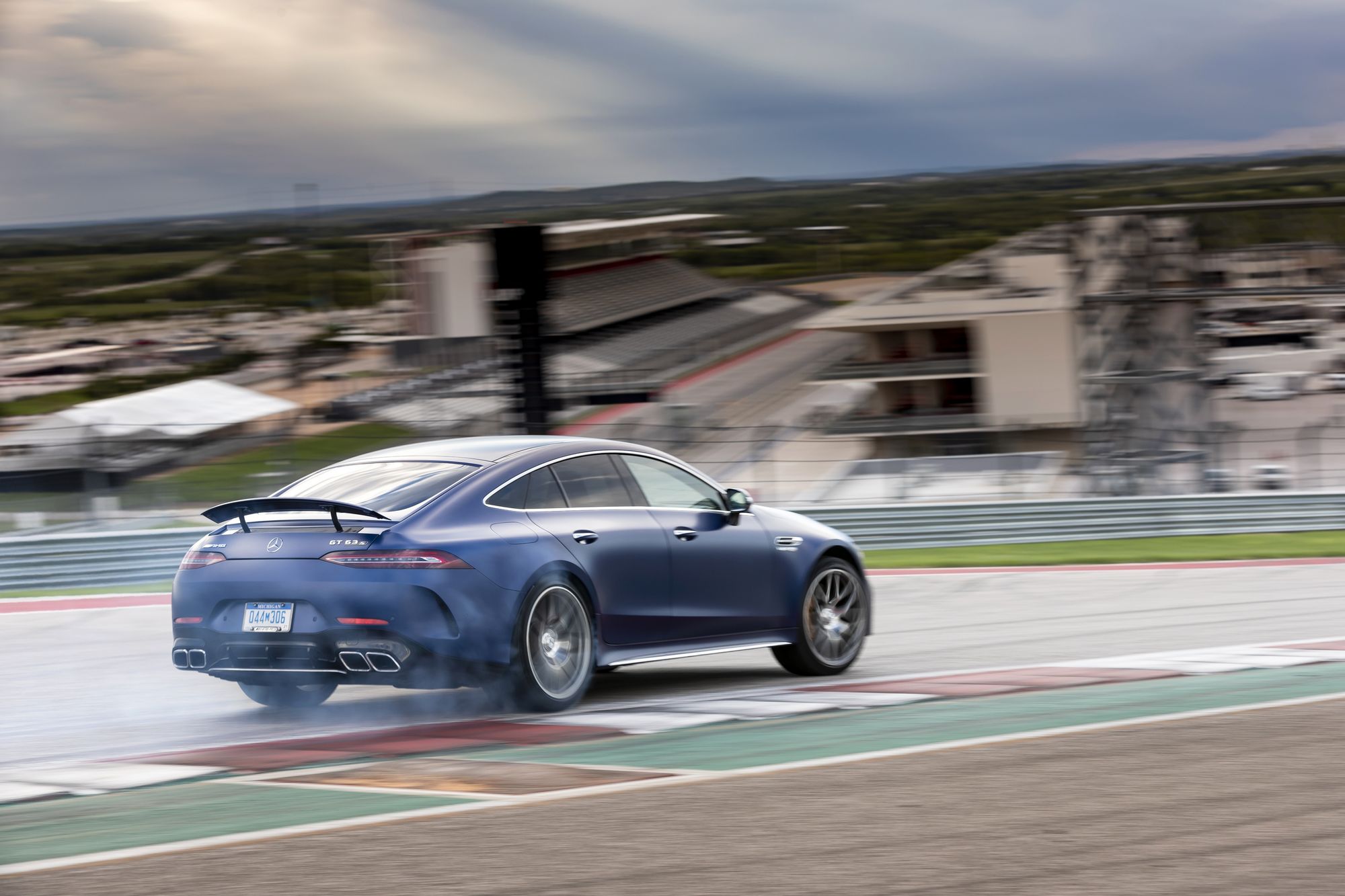 هر آنچه از یک خودرو انتظار دارید در مرسدس AMG GT چهاردرب کوپه +تصاویر
