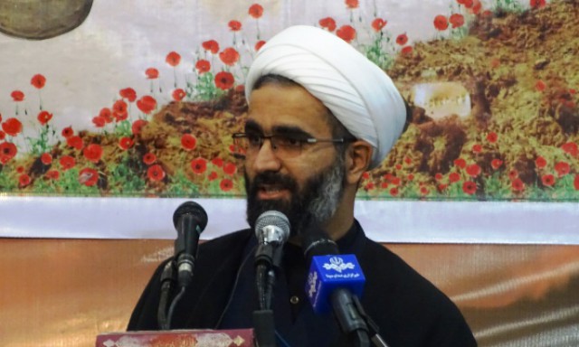 انقلاب ما با مکتب اسلام زنده و پابرجاست