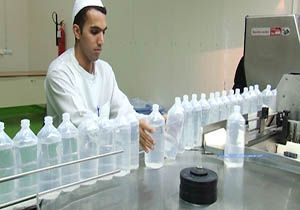 از پیشرفت چشمگیر صنعت داروسازی پس از پیروزی تا واکنش جالب مردم به شعارهای انقلاب + فیلم