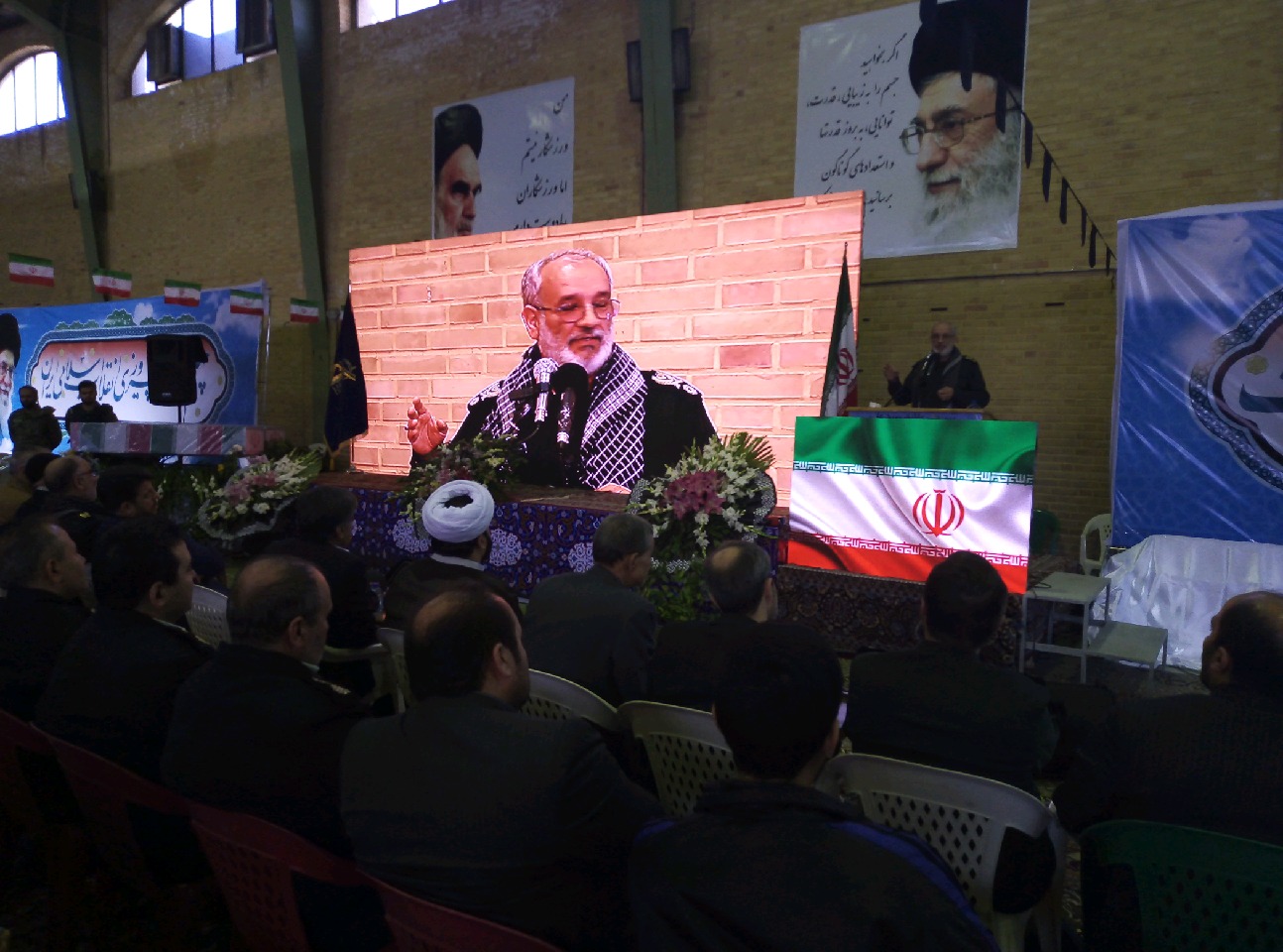 باید با جهاد اقتصادی مقابل جنگ اقتصادی دشمن بایستیم