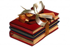 اهدای کتاب به ادارات و مراکز فرهنگی شهرستان رودسر