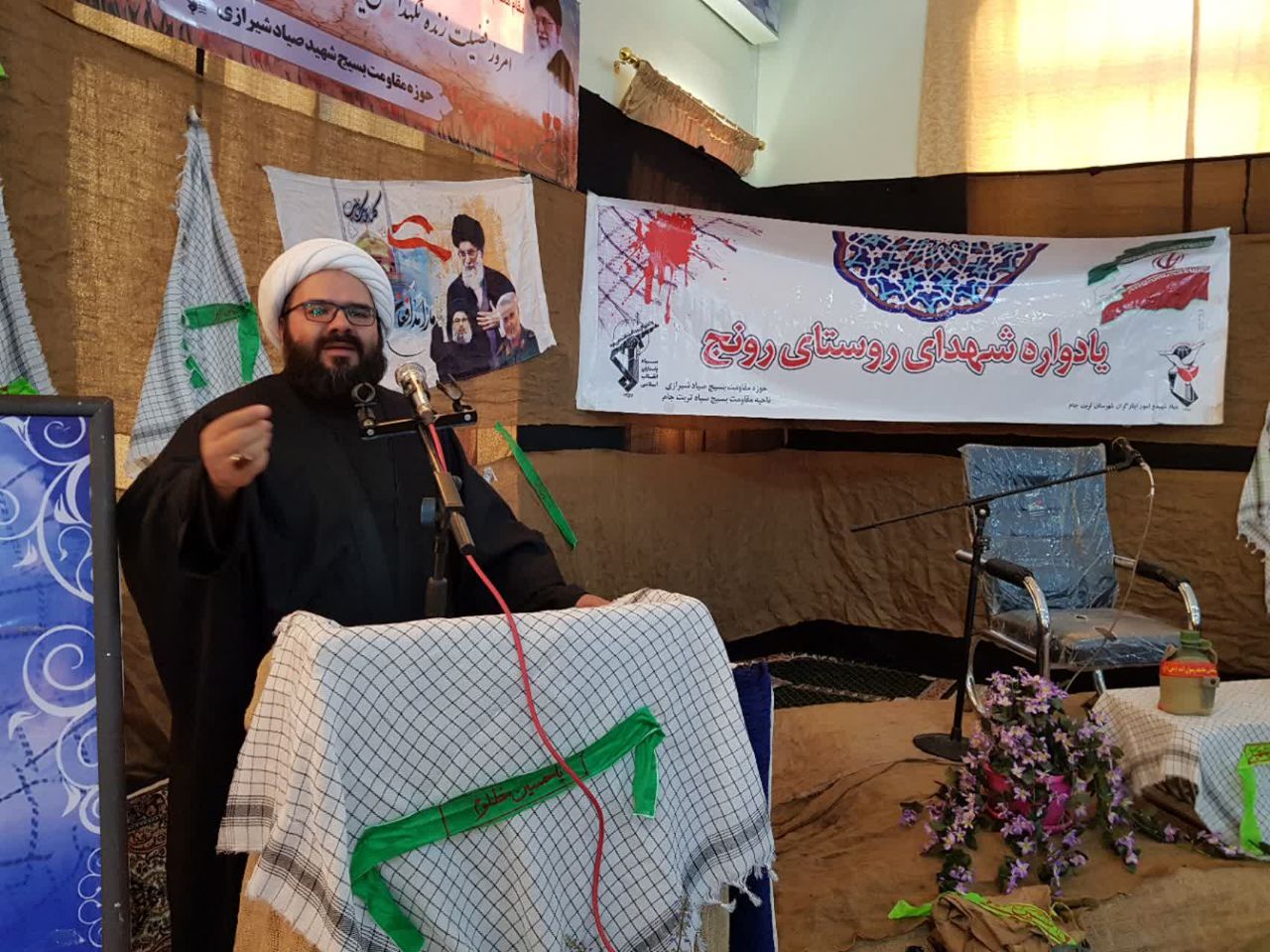 انقلاب اسلامی را با نام شهدا ثبت کرده اند انقلاب اسلامی را با نام شهدا ثبت کرده اند