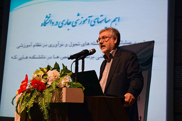 قبل از انقلاب تنها ۳ هزار و ۱۰۰ تخت بیمارستانی در مشهد داشتیم