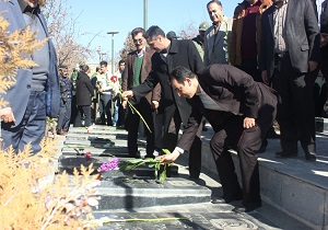 برگزاری آئین گلباران و غبار روبی مزار شهدای سنندج با حضور جامعه ورزش کردستان