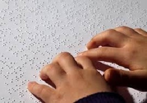 رونمایی از نسخه بریل کتاب ملاقات با آفتاب در قم