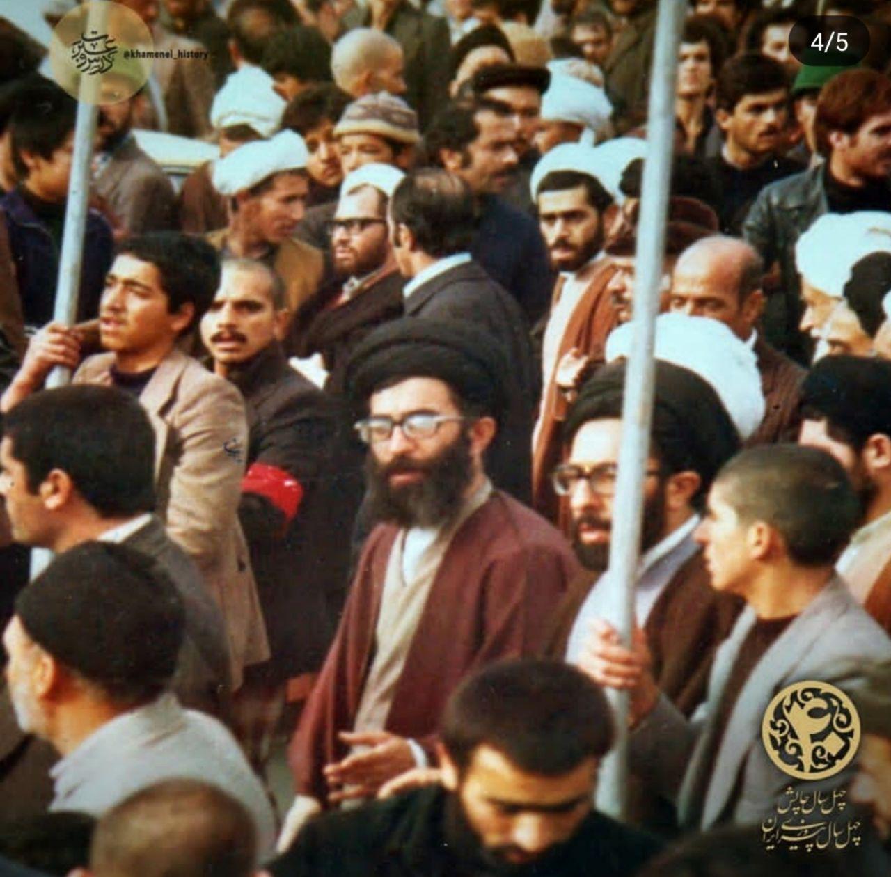 تصاویری از فعالیتهای مبارزاتی رهبر انقلاب در بحبوحه انقلاب اسلامی