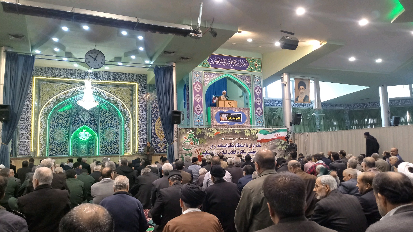 ملت بزرگ ما در راهپیمایی 22 بهمن به جهانیان نشان می دهد ما تا اخر ایستاده ایم.