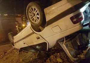 برخورد پژو ۴۰۵ با جدول وسط اتوبان حادثه آفرید