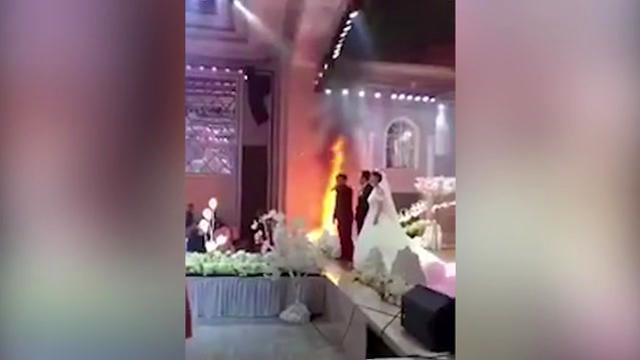 آتش هم مانع برگزاری این عروسی نشد +فیلم