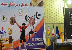 قهرمانی وزنه بردار فارس در مسابقات بزرگسالان کشور