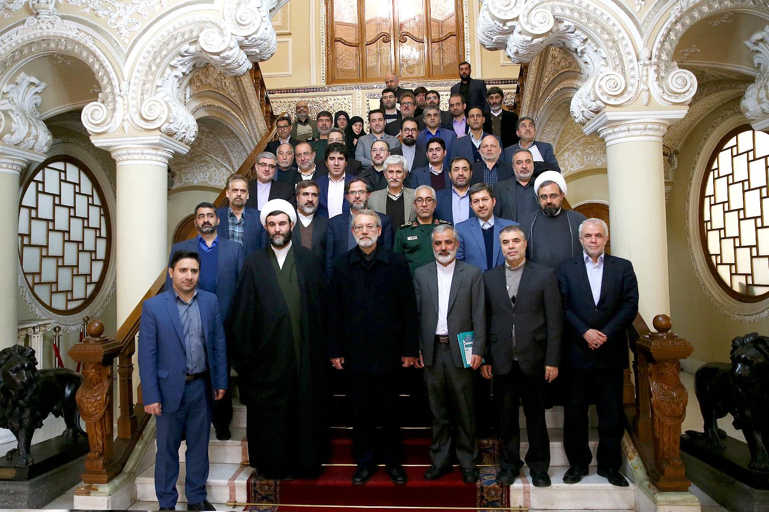 دستاورد&zwnj;های ۴۰ساله انقلاب امیدی نو در جامعه/ از آغاز هزاران پروژه عمرانی در مناطق محروم تا درخواست از رئیس مجلس برای حضور پشت میز خدمت یکی از مساجد