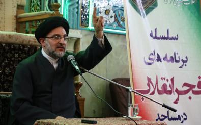 با سطوت علمی و درایت رهبر انقلاب به قله هایی می رسیم که دنیا علم را به زبان فارسی بخواند