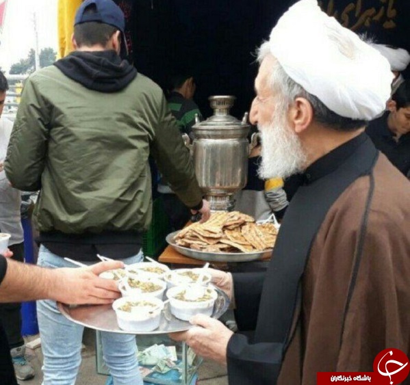 خدمتگزاری آیت الله صدیقی در عزاداری حضرت فاطمه(س) +عکس
