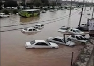 غرق شدن خودروها در حصیرآباد اهواز + فیلم