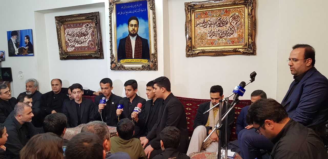 کاروان قرآنی انقلاب در مشهد مقدس/کاروان قرانی 22 بهمن در مسیر راهپیمایی