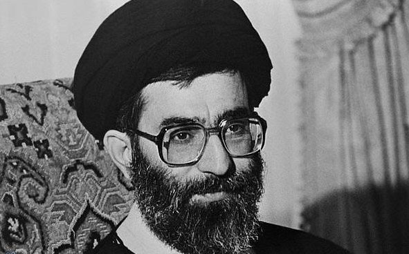 ماجرای حمله شبانه ساواک به منزل آیتالله خامنهای چه بود؟ ماجرای حمله شبانه ساواک به منزل آیتالله خامنهای چه بود؟