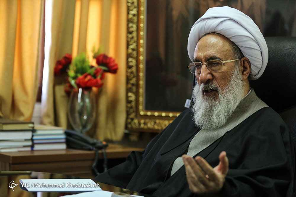 دستور تاریخی امام (ره) برای نقض حکومت نظامی زمینه&zwnj;ساز پیروزی انقلاب شد/ نذر و نیاز کردیم که امام سالم برسند!
