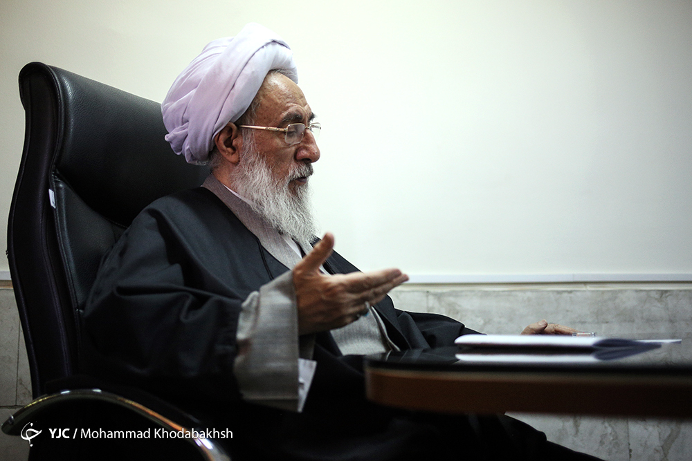 دستور تاریخی امام (ره) برای نقض حکومت نظامی زمینه&zwnj;ساز پیروزی انقلاب شد/ نذر و نیاز کردیم که امام سالم برسند!