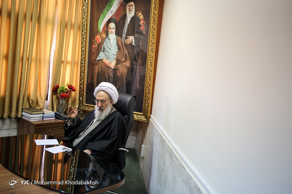 دستور تاریخی امام (ره) برای نقض حکومت نظامی زمینه&zwnj;ساز پیروزی انقلاب شد/ نذر و نیاز کردیم که امام سالم برسند!