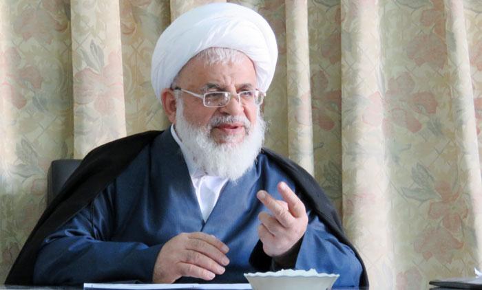 حضور مردم در صحنه، انقلاب اسلامی را بیمه کرده است