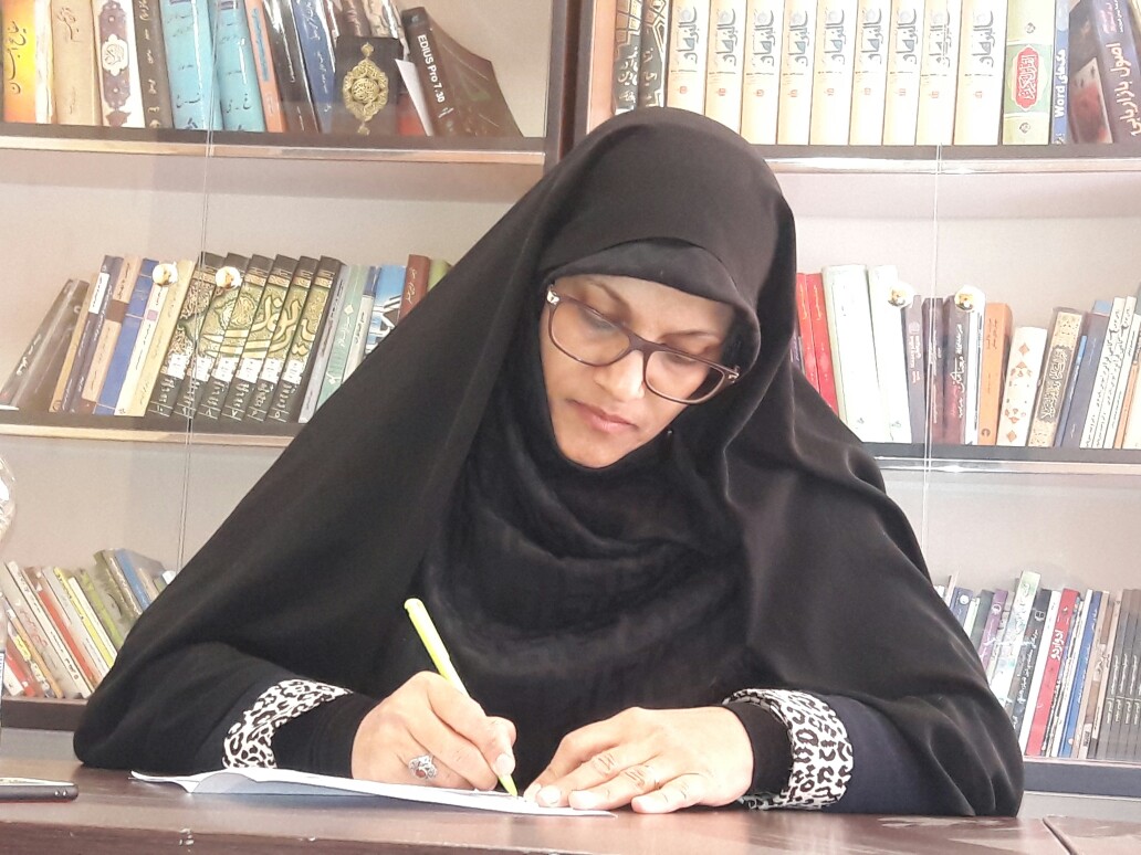امام(ره) یک زن را به فرماندهی سپاه سه استان منصوب کردند/ شاه بدون اجازه سفارت انگلیس و آمریکا آب هم نمی&zwnj;خورد/ پیش از انقلاب می&zwnj;ترسیدند دختران&zwnj;شان را به مدرسه و دانشگاه بفرستند