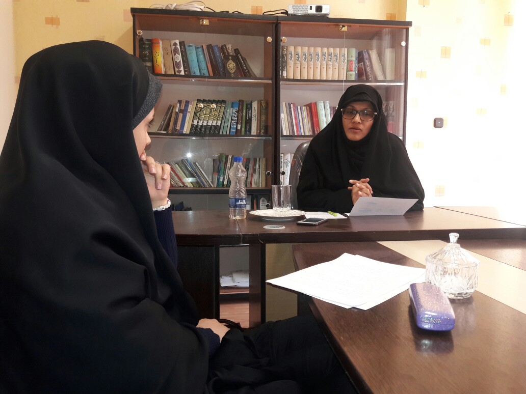 امام(ره) یک زن را به فرماندهی سپاه سه استان منصوب کردند/ شاه بدون اجازه سفارت انگلیس و آمریکا آب هم نمی&zwnj;خورد/ پیش از انقلاب می&zwnj;ترسیدند دختران&zwnj;شان را به مدرسه و دانشگاه بفرستند