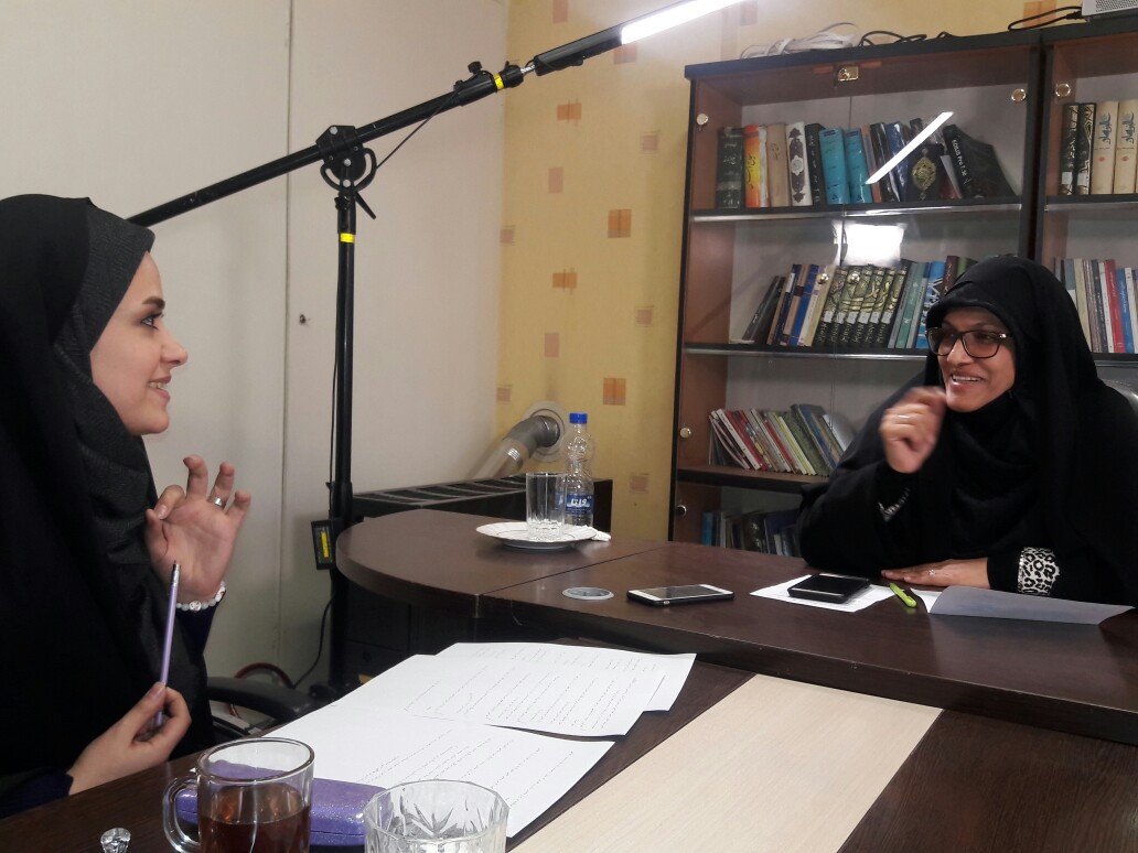 امام(ره) یک زن را به فرماندهی سپاه سه استان منصوب کردند/ شاه بدون اجازه سفارت انگلیس و آمریکا آب هم نمی&zwnj;خورد/ پیش از انقلاب می&zwnj;ترسیدند دختران&zwnj;شان را به مدرسه و دانشگاه بفرستند