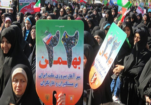 حضور مردم چهارمحال قبل از شروع رسمی راهپیمایی ۲۲ بهمن