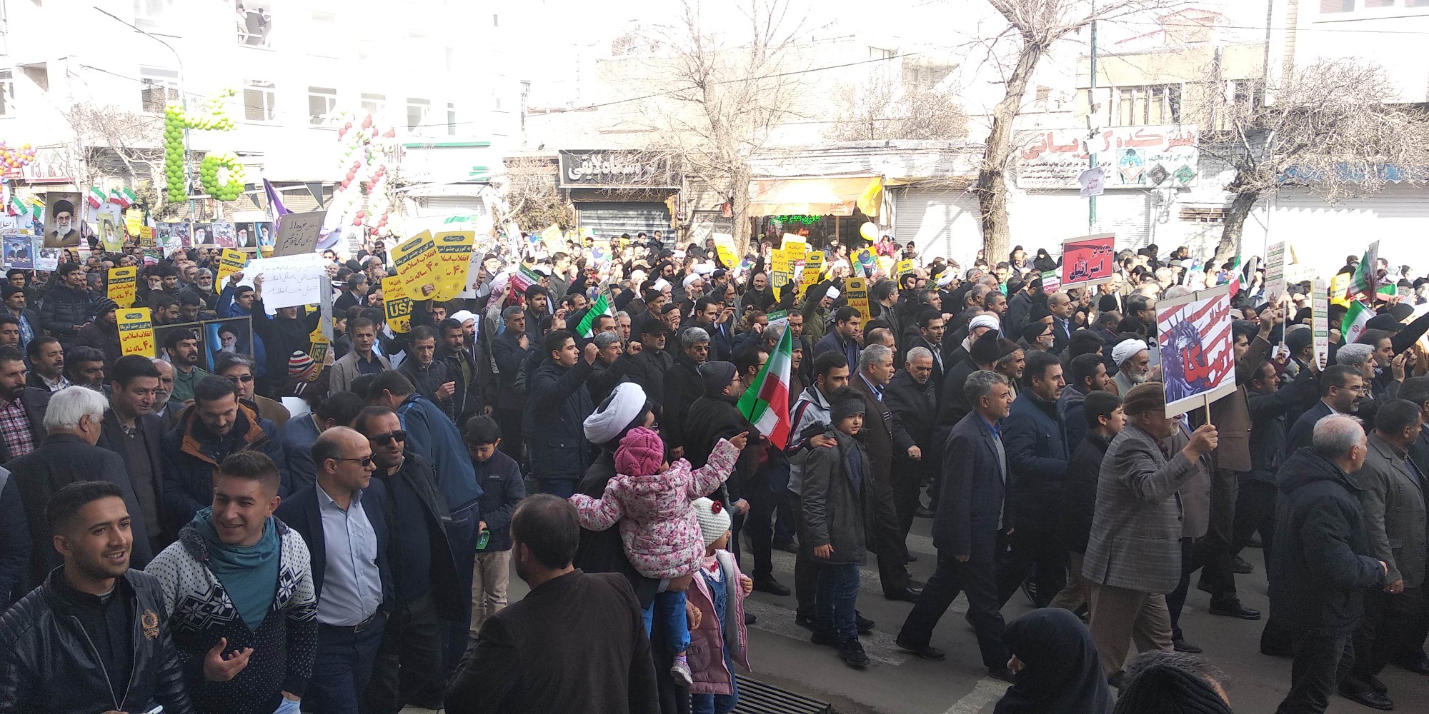 آغاز راهپیمایی باشکوه 22 بهمن در زنجان؛ طنین شعار مرگ بر آمریکا در آسمان زنجان