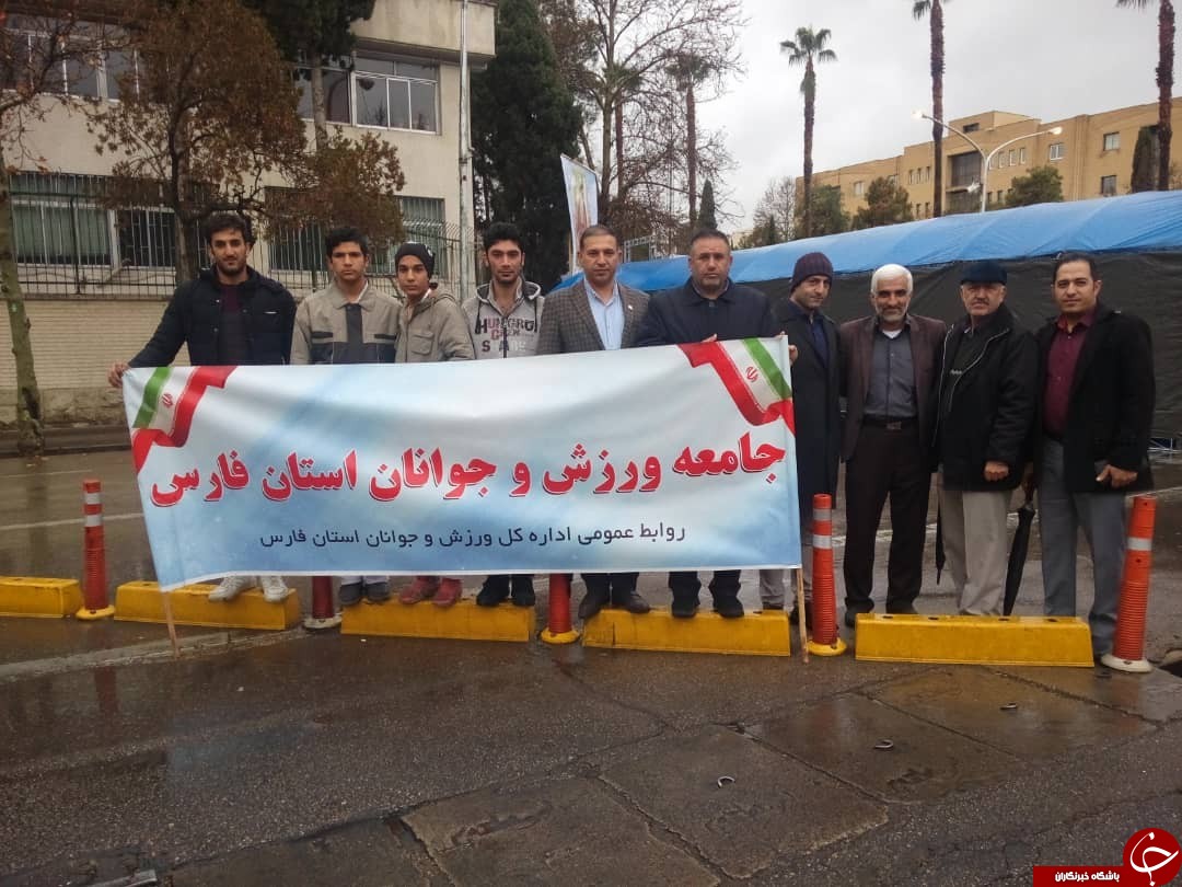 عکس&zwnj;ها و حاشیه&zwnj;های راهپیمایی ۲۲ بهمن ۹۷ استان فارس