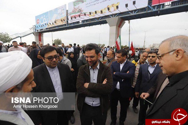 تصاویری از حضور وزیر ارتباطات در راهپیمایی ۲۲ بهمن