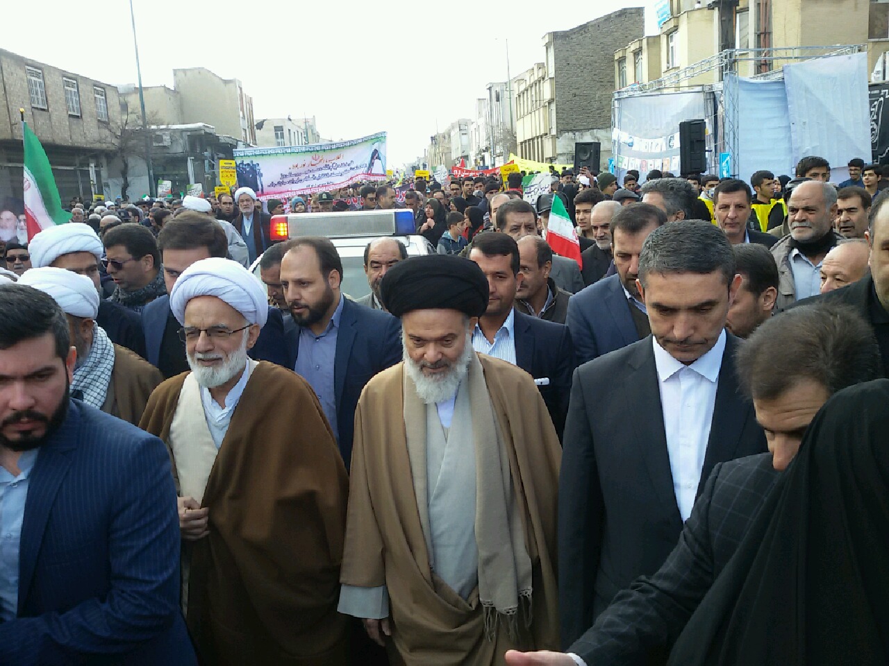 جلوه ایستادگی و وفاداری مردم استان مرکزی در راهپیمایی ۲۲ بهمن  + تصاویر۹۷